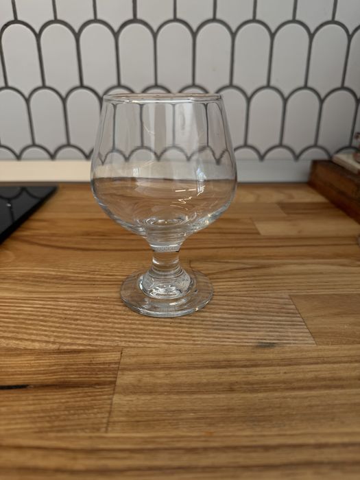 Vand pahare de vin, cocktail si whiskey