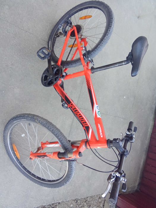 Vând  bicicletă  specialized