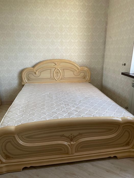 Продам спальный гарнитур