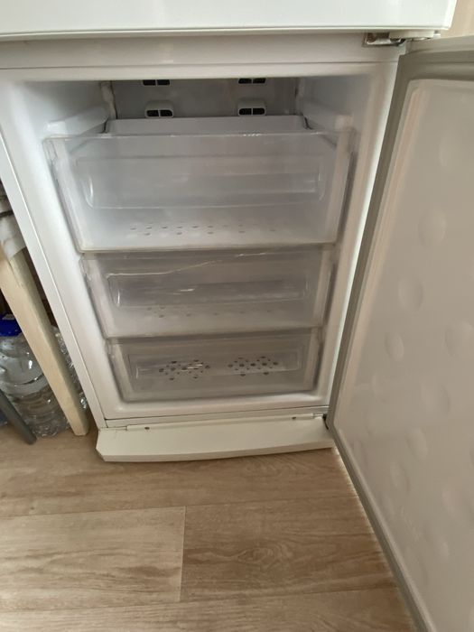 Холодильник Samsung