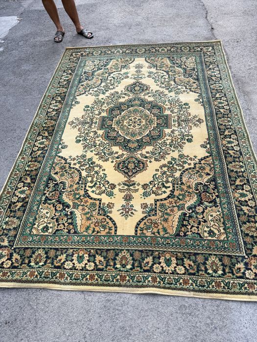 Продам ковры новые