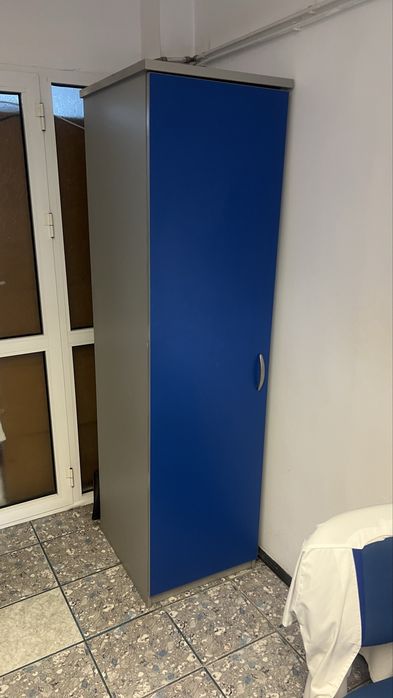 Vand mobilier de tip comercial- magazine, firme