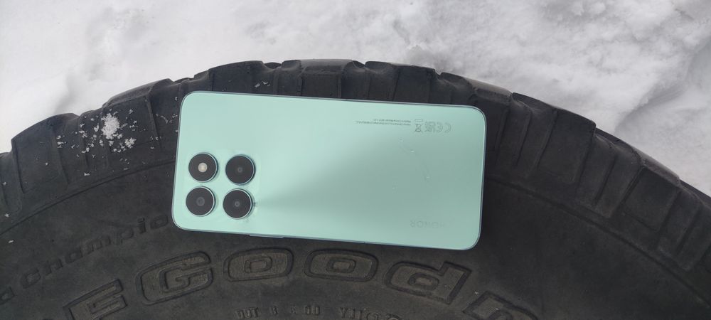 Продам телефон Хонор икс 6 А