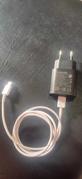 Лот от оригинални зарядни за телефони