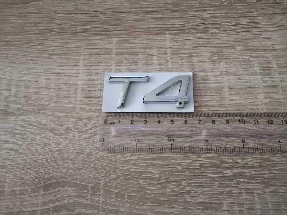 сребристи емблеми Волво Volvo T4