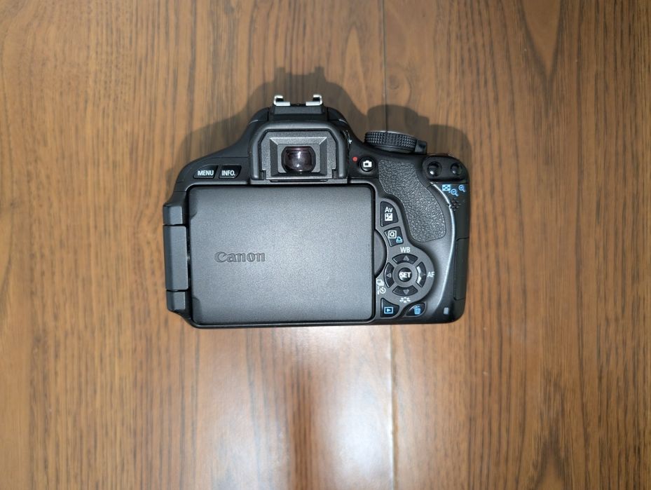 Canon 600d + EF-S 18-55 IS II