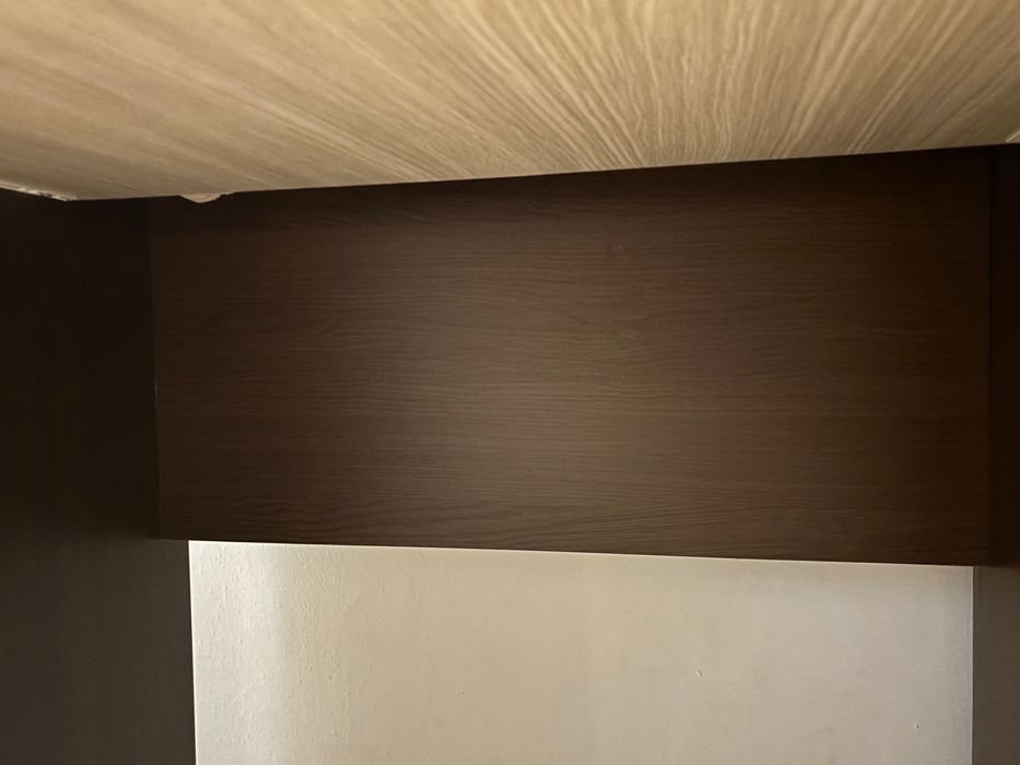 Birou facut la comanda ca si nou