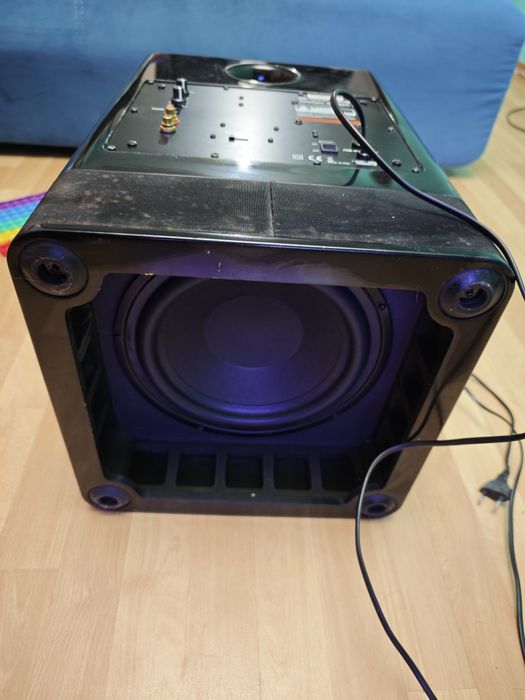 Продавам си съраунд системата