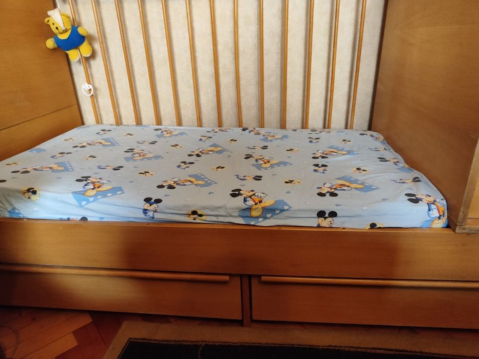 Детско дървено легло