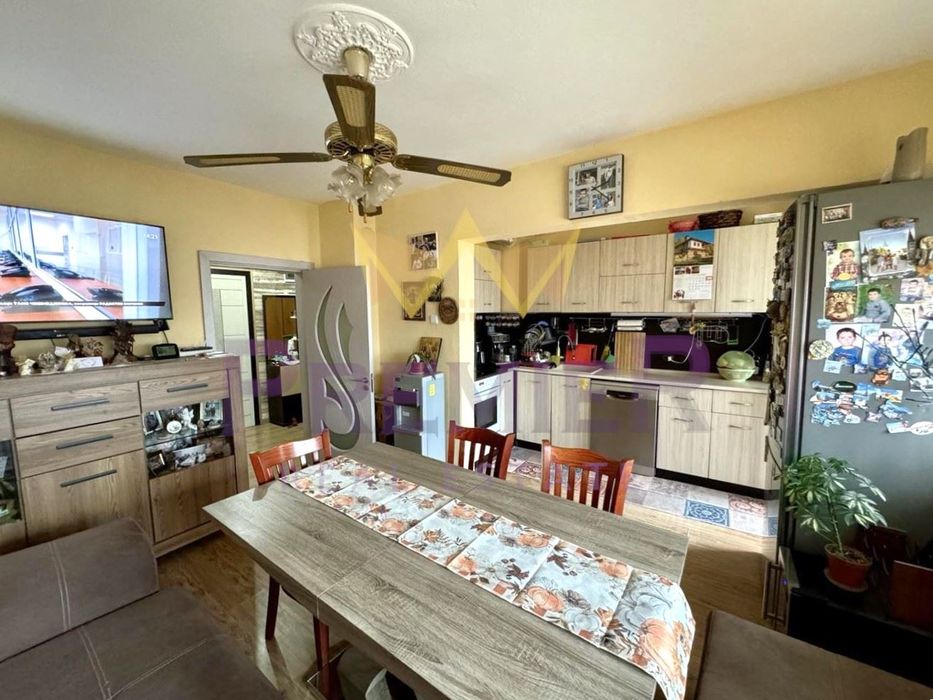 Продава се Тристаен апартамент в Добрич, Център - 90 кв.м за 652 €/кв.м - Снимка #1