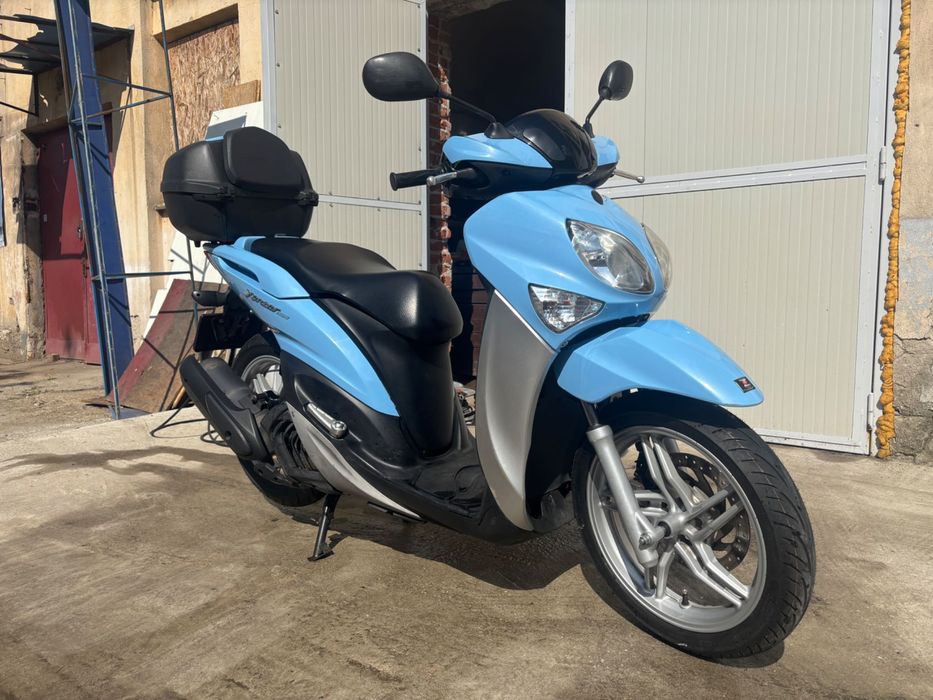 Închiriez scuter Yamaha Xenter pentru livrări Tazz / Bolt food / Glovo
