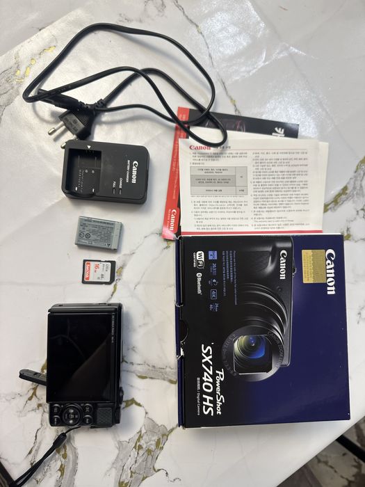 Продаю Canon PowerShot SX740 .