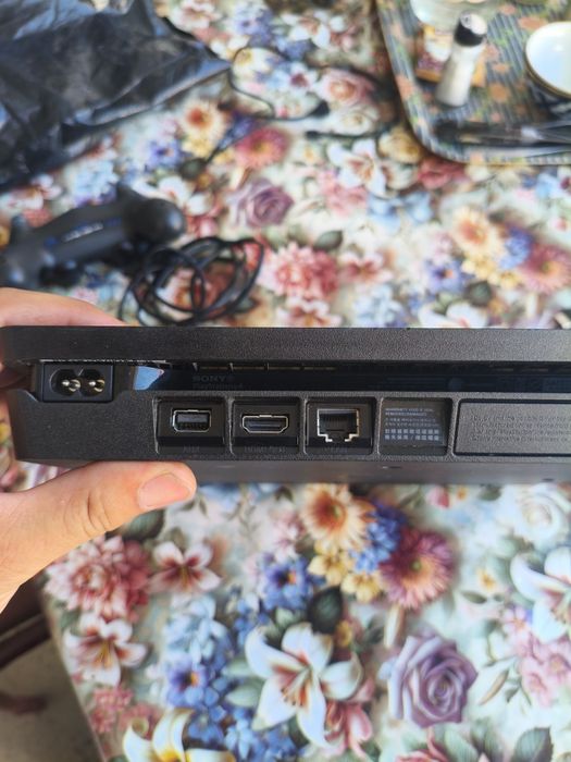 Playstation 4 slim 1tb vzlom