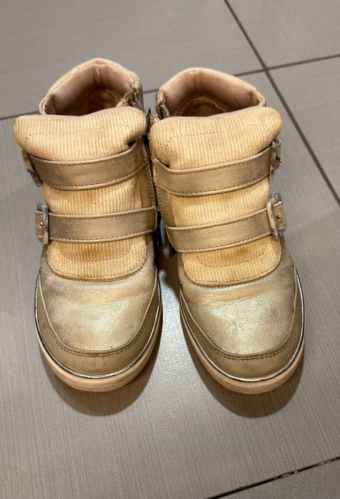 Боти цвят бежово златни на Майорал