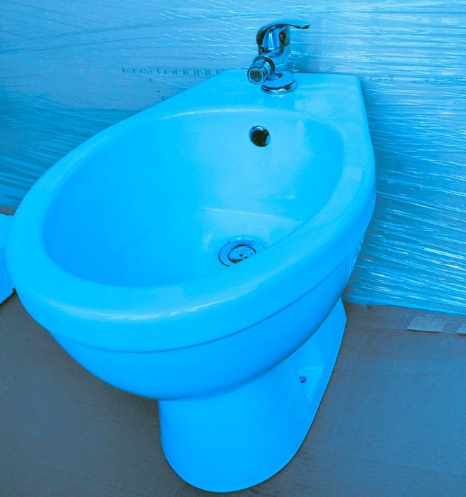 Bideu ceramic nou alb cu baterie și scurgere incluse, obiect sanitar baie, bideu baie modern, calitate premium, 0740616525
