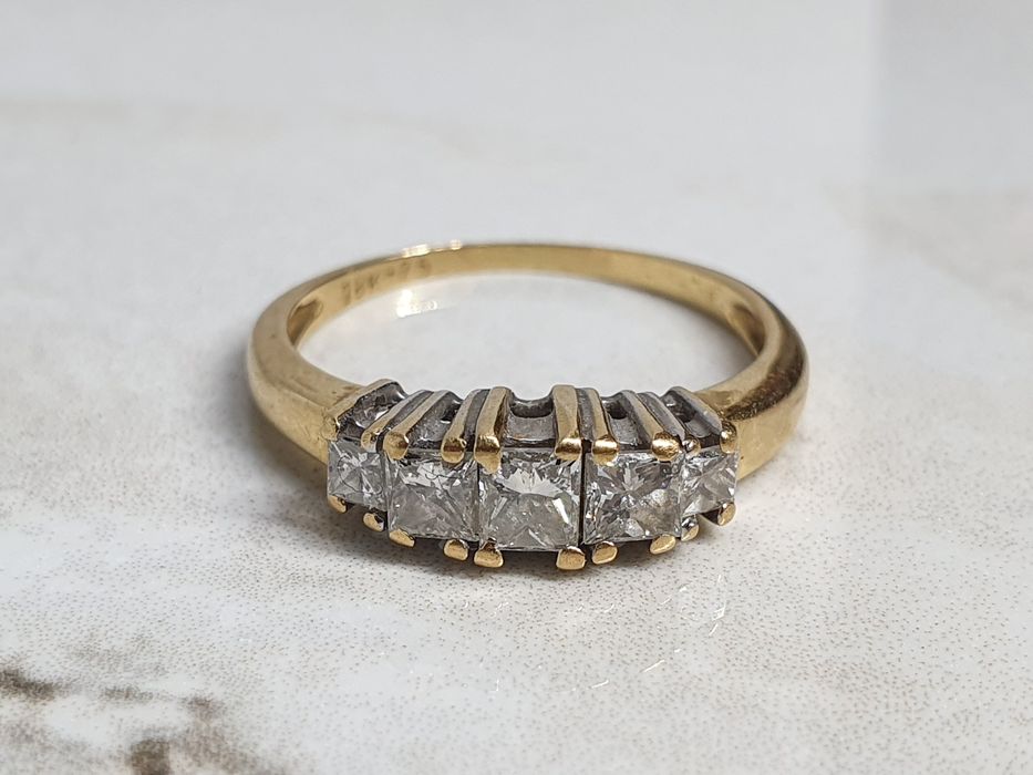 Inel din aur de 18K cu 5 diamante naturale mărimea 56, gramaj 3,19 g