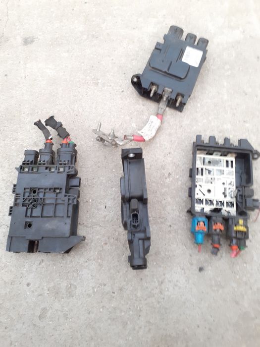 Tablou Modul Panou Siguranțe Borna Baterie + Renault Megane 3 1.5 dci