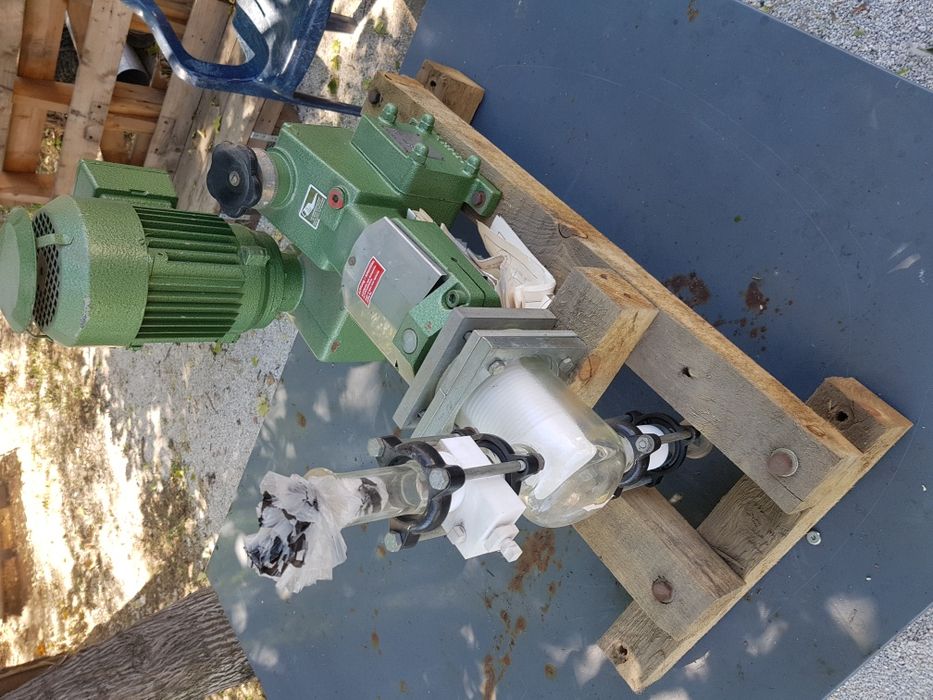 Дозираща помпа за агресивни течности