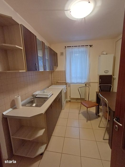 De inchiriat apartament cu 2 camere, etajul 1,zona Madam Pop 1250 lei