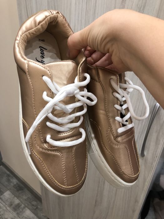New look златни маратонки обувки 39н. И бели кецове с камъни 40.5 номе