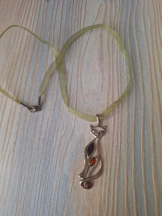 Серебряные сережки, кольцо, кулоны и подвески