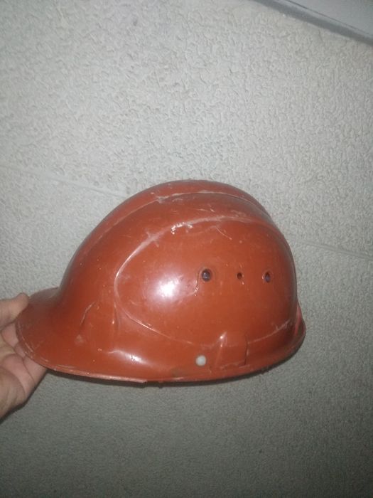 каска сотилади..