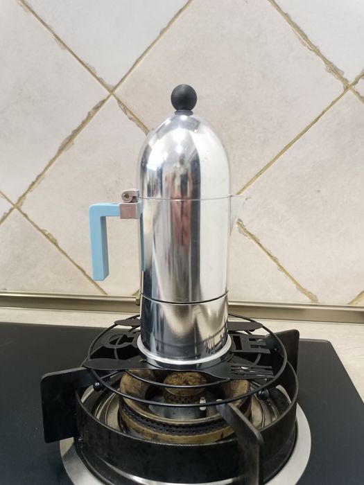 Дизайнерска алуминиева кафеварка Alessi "La Cupola" (6 чаши / 22 см) – Aldo Rossi