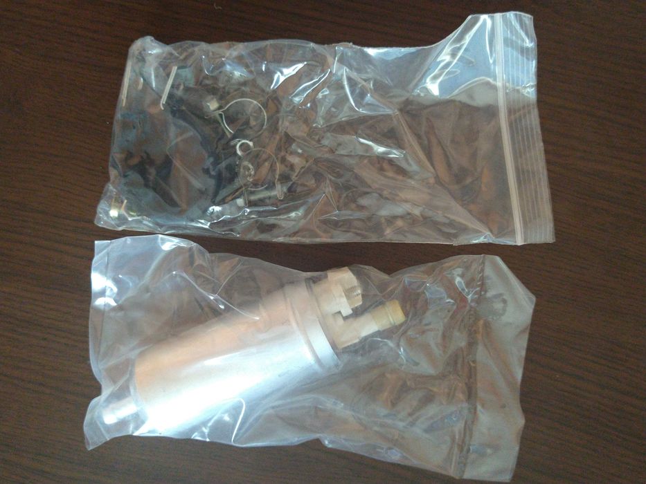 Части за Ауди 80/Audi/Volkswagen/Бензинова помпа