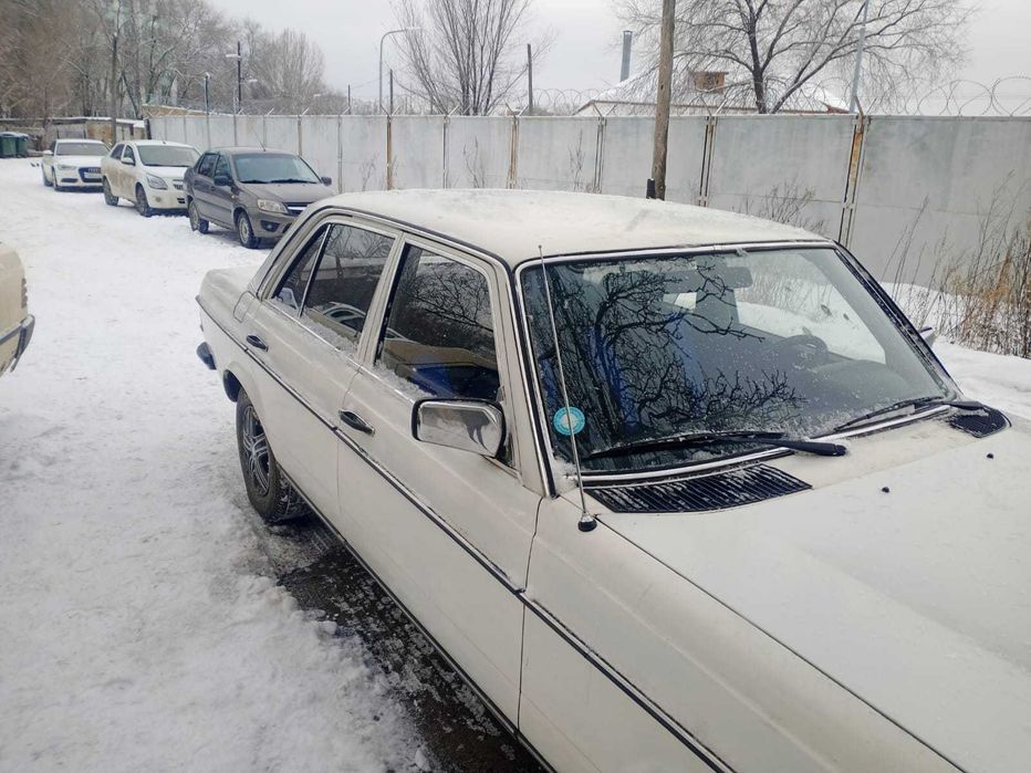 Daimler-Benz 200D W123   4мккп