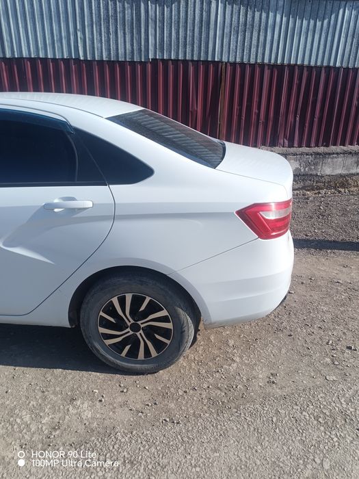 Продам Весту. На активном ходу.