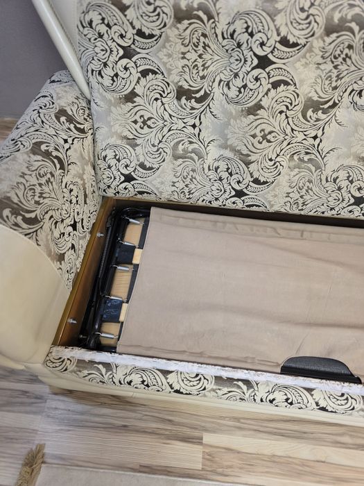 Продам комплект мягкой мебели