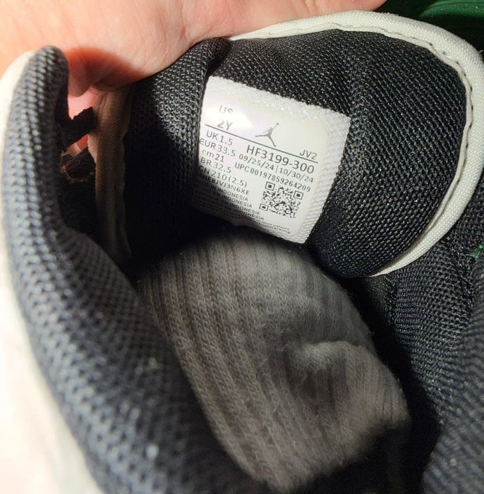 Jordan 1 mid SE 33,5