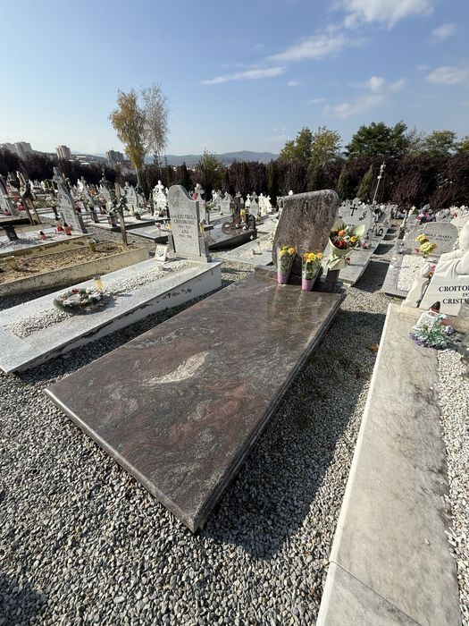 Monumente funerare din granit și marmură – execuție la comandă