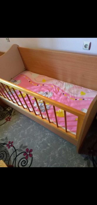 Кошара за бебе,запазена с матрак и представки за люлеене