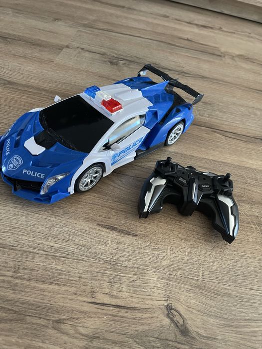Masina de politie transformabila in robot