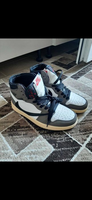 Кроссовки универсальные. Подходят всем 37 размер