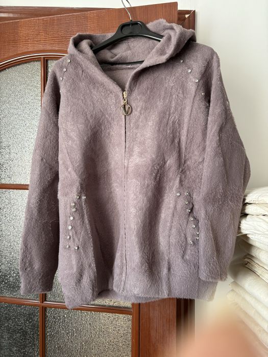 Продается бомбер, куртка.