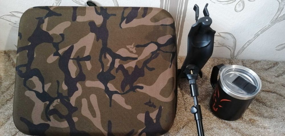 Нови FOX-кутия, стойка и колче, чаша, куки FL