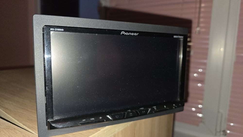 Продавам Pioneer avh-z5100dab