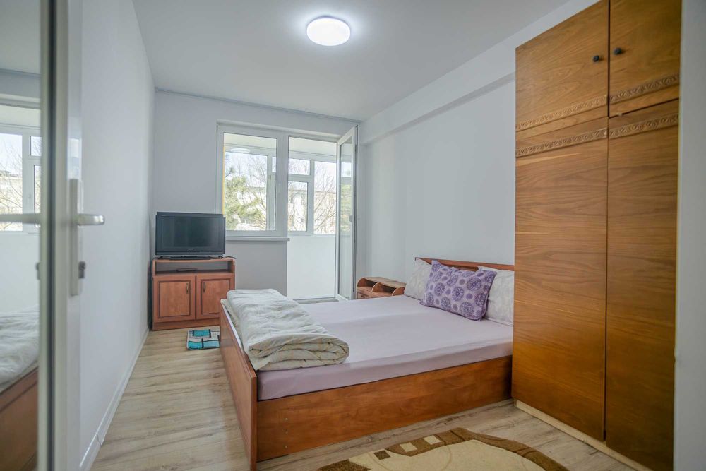 Proprietar vând apartament 3 Camere Ultracentral Mangalia, Etaj 2/4, Centrală