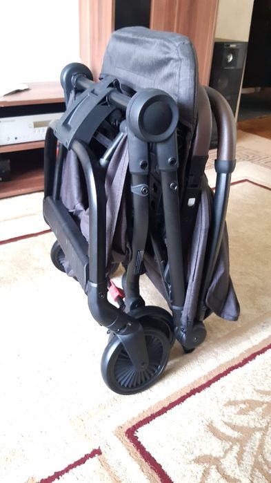 Продам новую детскую коляску