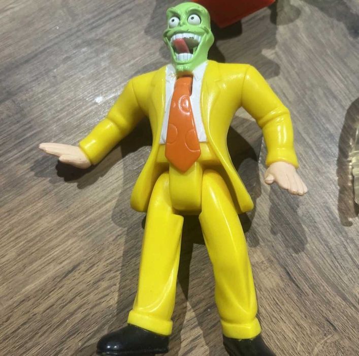 Продавам различни видове редки фигурки(играчки).