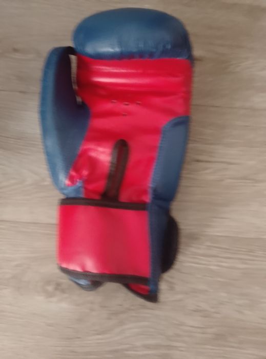 Продам перчатки для бокса