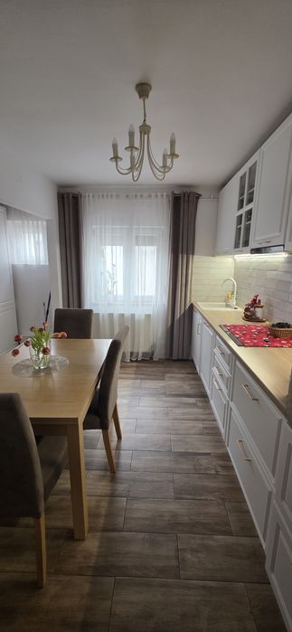 Vând apartament 5 camere in zona Vlaicu ;str Poetului;etj4!re