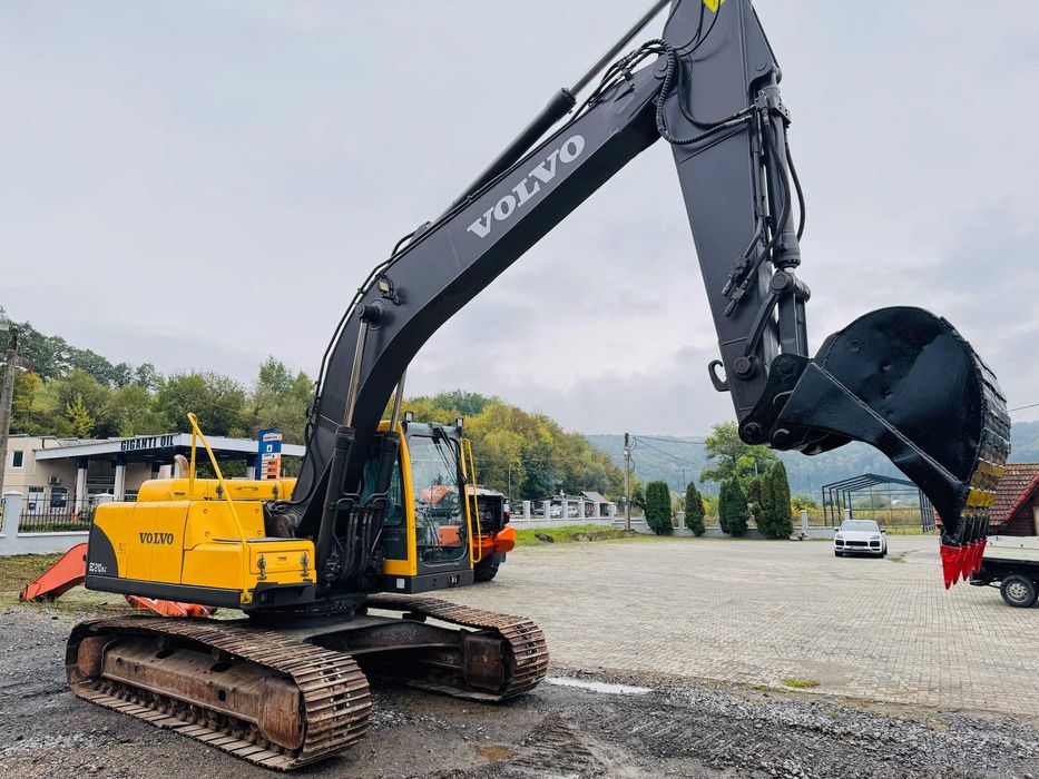 Excavator pe senile Volvo EC 210 BLC, an 2003, 22 tone, 1x cupa sapat