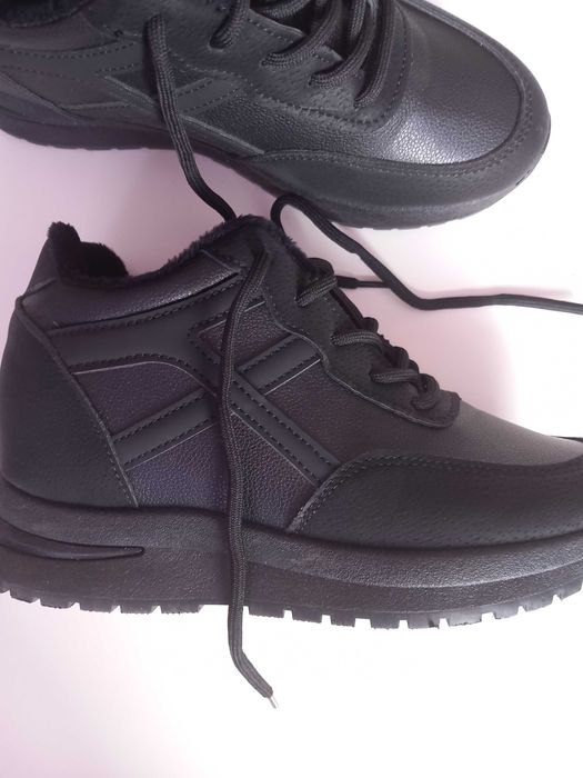 Дамски маратонки черни