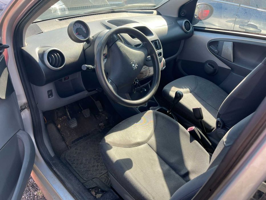 Dezmembrez Peugeot 107 gri argintiu 1.0 benzina 2007