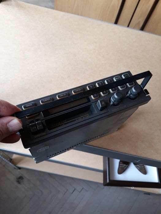 Японски радио-касетофон за кола Супра Supra