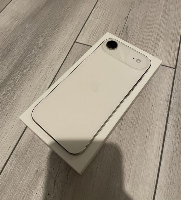 Vând/Schimb iPhone 17 Air Gold, garanție.