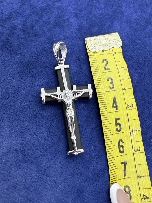 Cruce argint și silicon